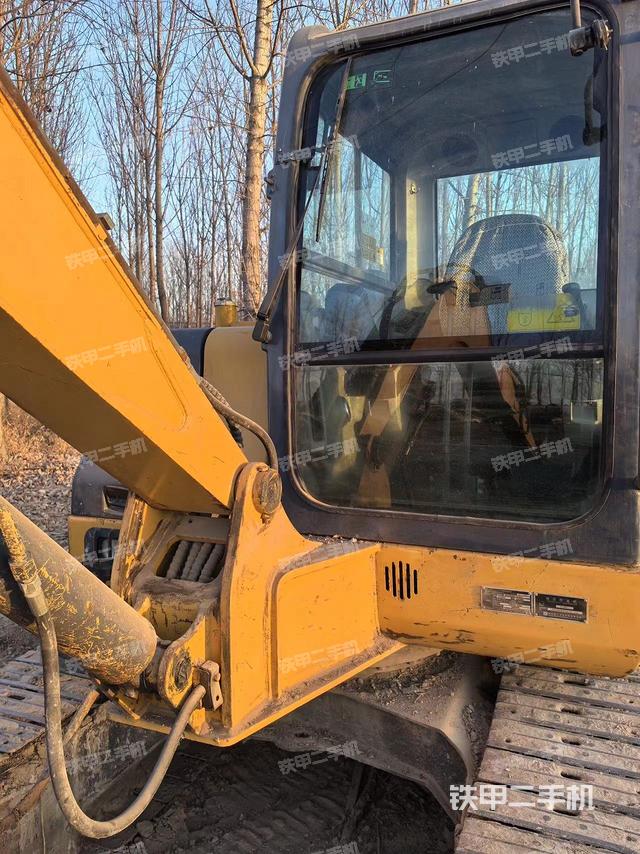 駕駛室整體（整機外觀）