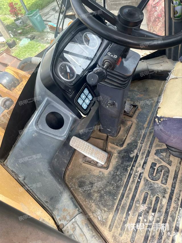 駕駛室工作臺（整機(jī)外觀及大件）