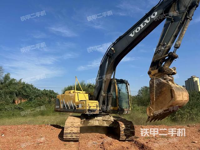 右前45(整機(jī)外觀) 右前45(整機(jī)外觀)