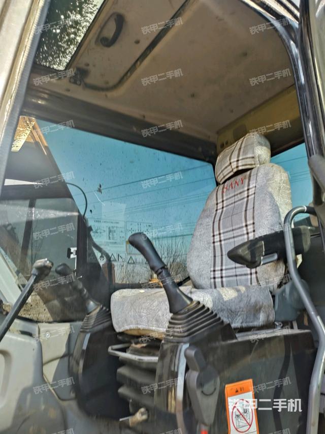 駕駛室頂部（整機(jī)外觀）