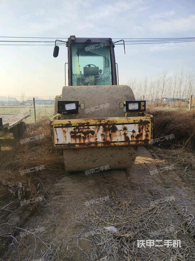 駕駛室操作臺(tái)（設(shè)備外觀及核心部件）