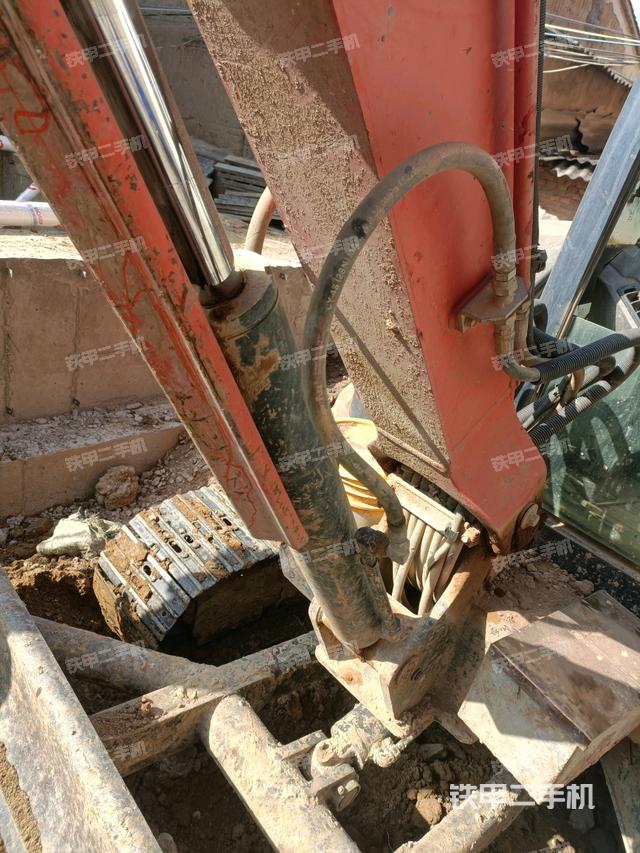 大臂根部?斜（工作和回轉(zhuǎn)裝置）