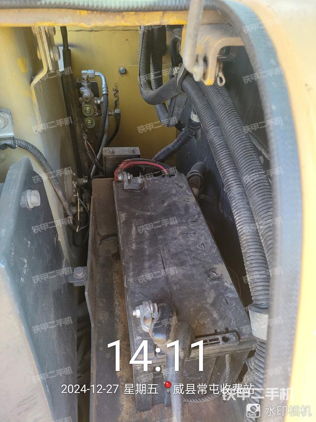 回轉(zhuǎn)馬達(dá)和主控閥（整機(jī)外觀）