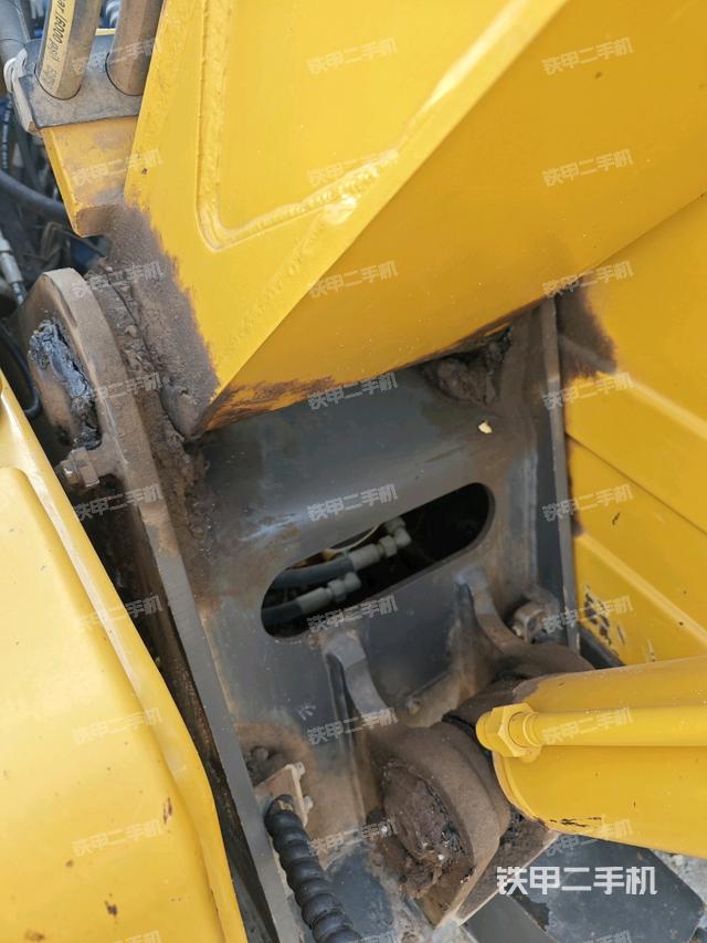 大臂根部?斜（工作和回轉(zhuǎn)裝置）