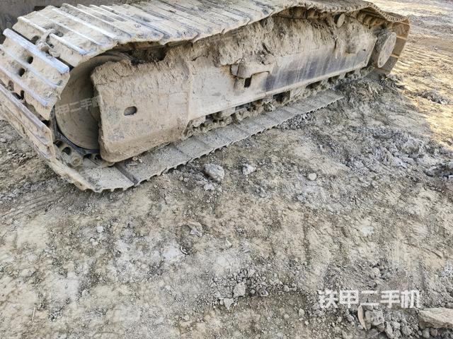 右側(cè)履帶整體(行走機構(gòu)) 右側(cè)履帶整體(行走機構(gòu))