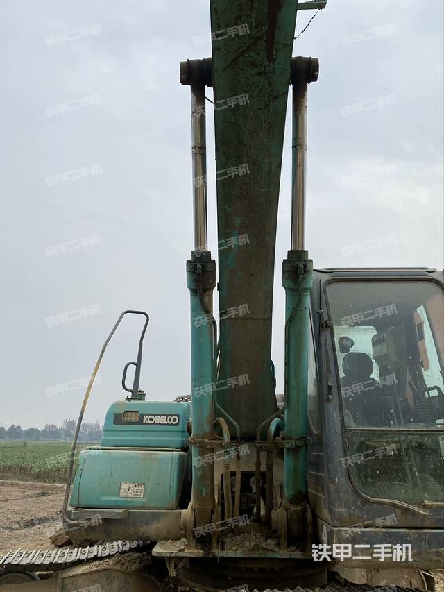 大臂油缸整體?豎拍（工作和回轉(zhuǎn)裝置）