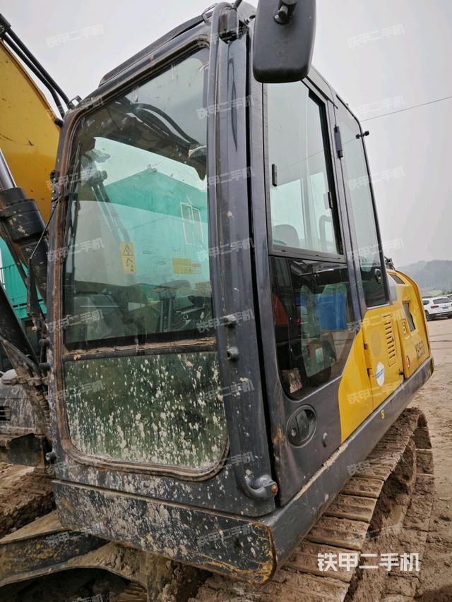 駕駛室左前45度（駕駛室部分）