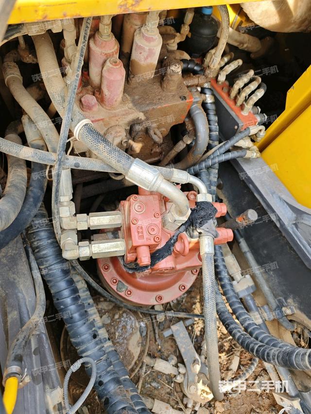 回轉(zhuǎn)馬達(dá)和主控閥（整機(jī)外觀）