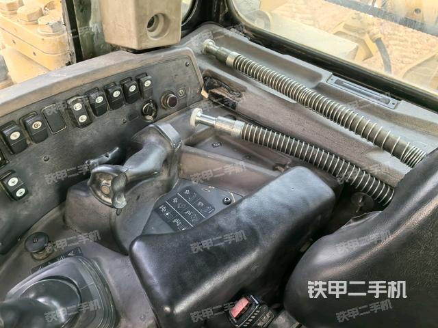 儀表盤全景(推土機駕駛室) 儀表盤全景(推土機駕駛室)