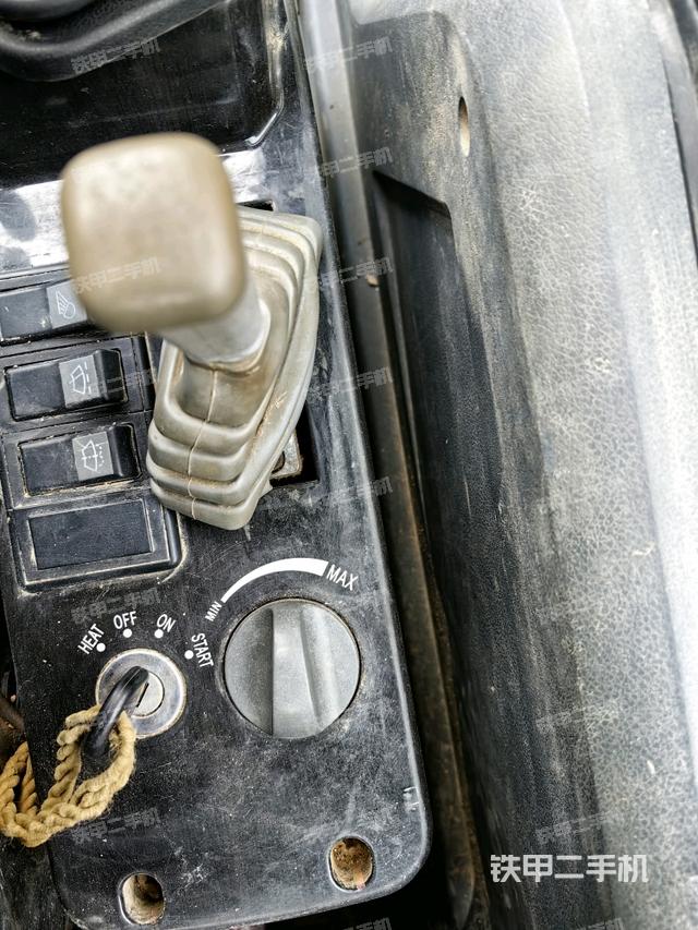 座椅右側(cè)控制臺/鑰匙門/油門/含右手柄（駕駛室部分）