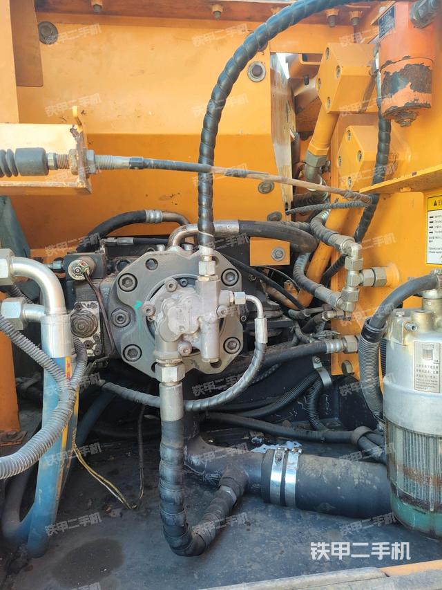 液壓泵艙室正面整體(整機(jī)外觀) 液壓泵艙室正面整體(整機(jī)外觀)