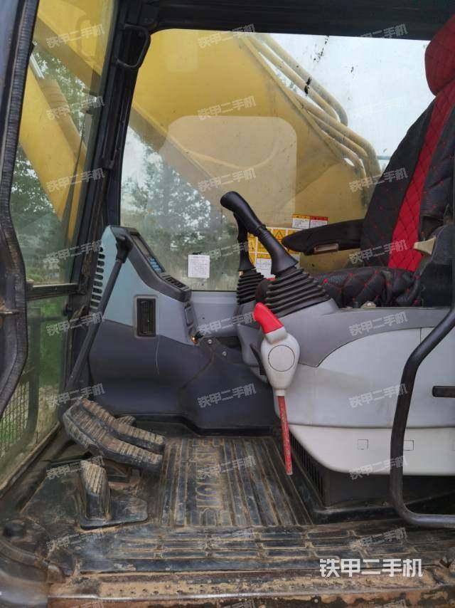 駕駛室整體（整機(jī)外觀）