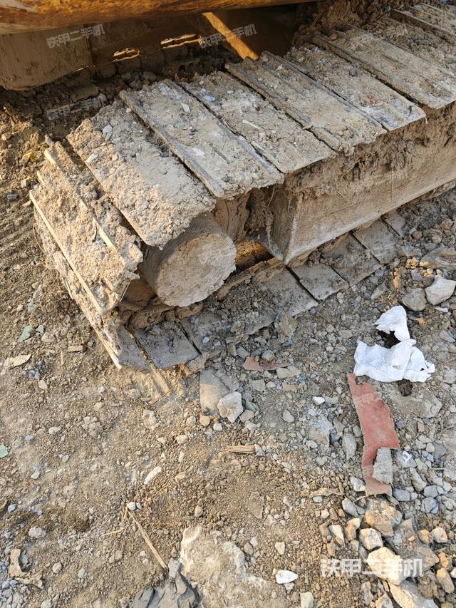 左驅(qū)動輪（行走機(jī)構(gòu)）