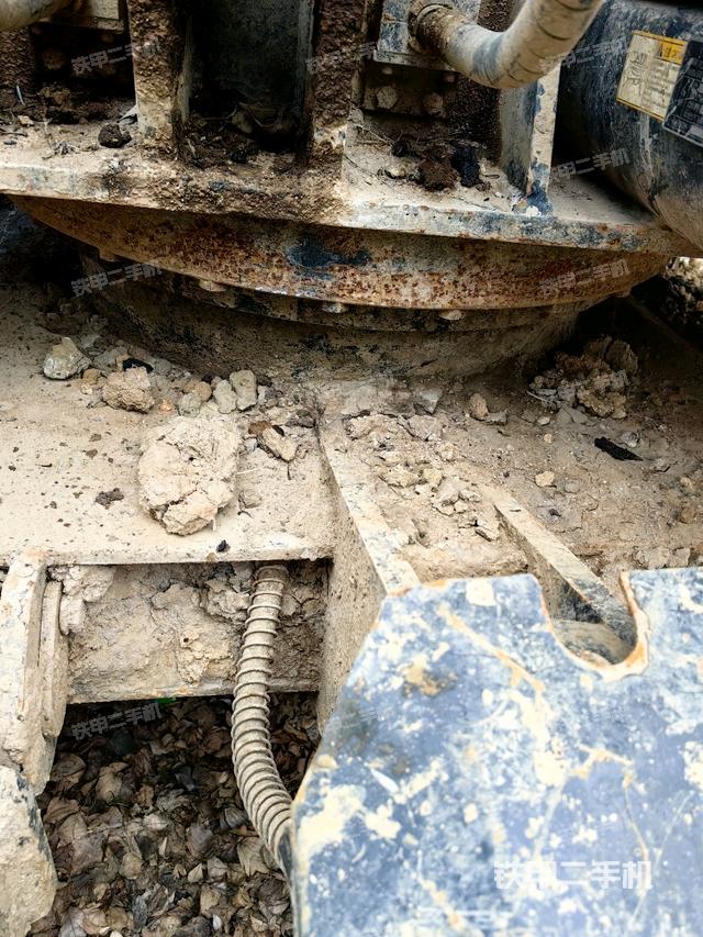 轉(zhuǎn)盤和下車架正前（工作和回轉(zhuǎn)裝置）