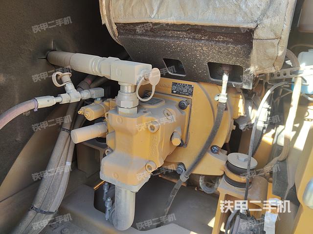 液壓泵艙室正面整體（整機(jī)外觀）