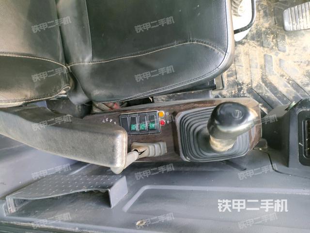 座椅右側(cè)控制臺(tái)/鑰匙門/油門/含右手柄（駕駛室部分）