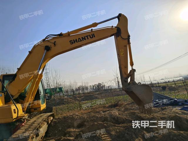 大臂油缸整體?豎拍(工作和回轉(zhuǎn)裝置) 大臂油缸整體?豎拍(工作和回轉(zhuǎn)裝置)