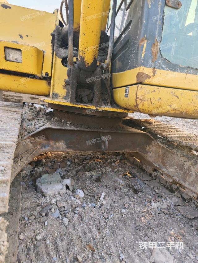 轉(zhuǎn)盤和下車架正前（工作和回轉(zhuǎn)裝置）