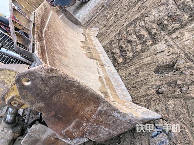 推土鏟左后(推土機(jī)底盤及工作裝置) 推土鏟左后(推土機(jī)底盤及工作裝置)