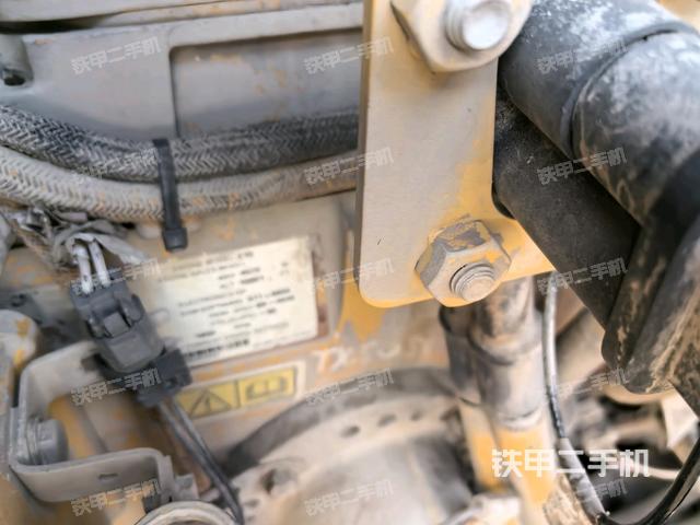 風(fēng)扇及皮帶(推土機(jī)發(fā)動(dòng)機(jī)艙) 風(fēng)扇及皮帶(推土機(jī)發(fā)動(dòng)機(jī)艙)