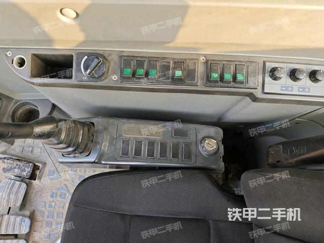 座椅右側(cè)控制臺(tái)/鑰匙門/油門/含右手柄（駕駛室部分）