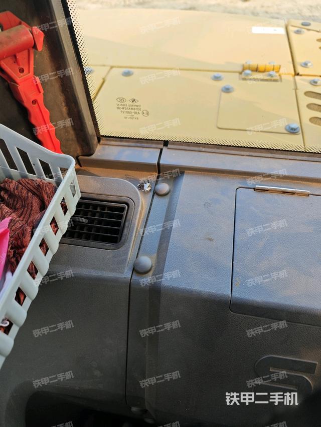 后窗玻璃角標(biāo)（駕駛室部分）