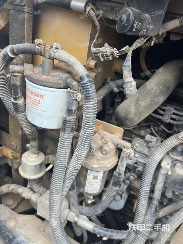 回转马达和主控阀（整机外观）