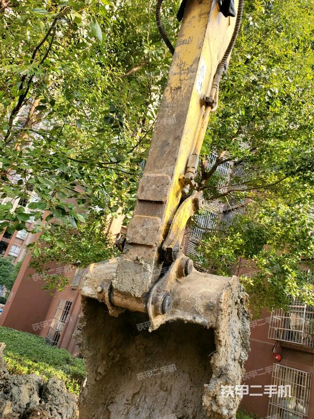 鏟斗右后整體（工作和回轉(zhuǎn)裝置）