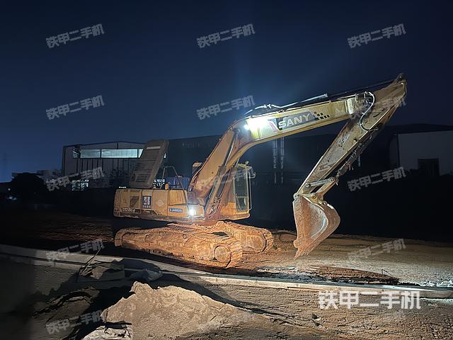 三一重工SY215C-9挖掘机