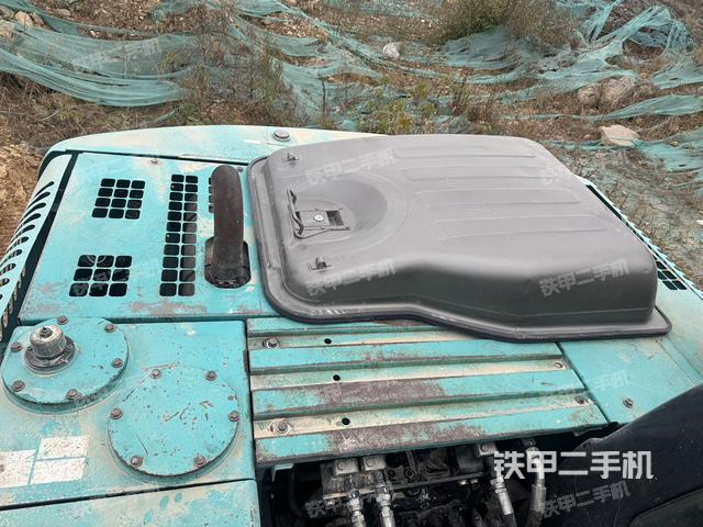 驾驶室顶部（整机外观）