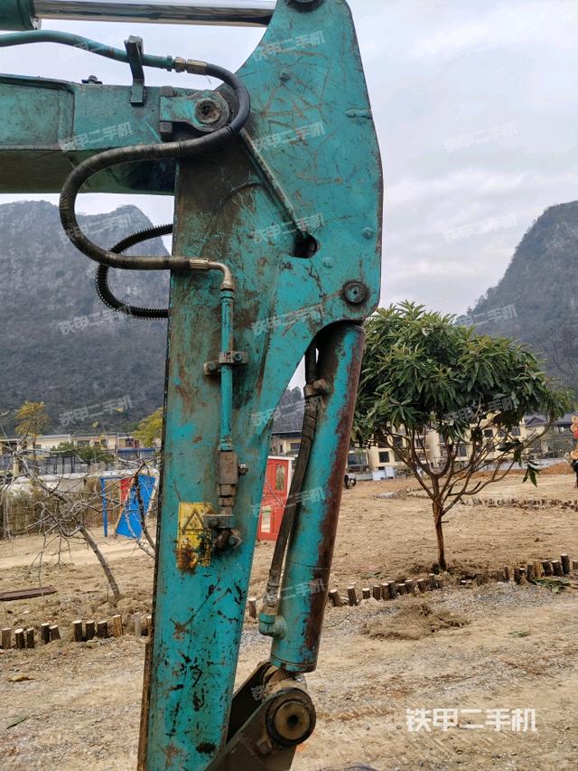 鏟斗右后整體（工作和回轉(zhuǎn)裝置）