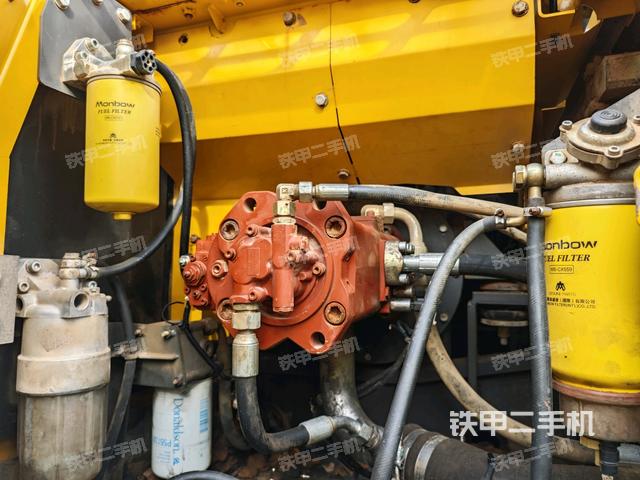 液壓泵艙室正面整體（整機(jī)外觀）