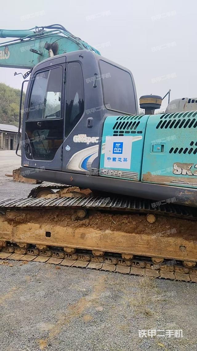 驾驶室顶部（整机外观）