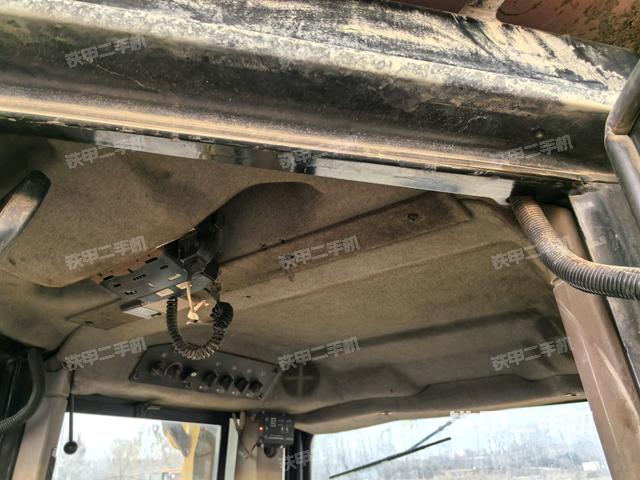 駕駛室外頂部全景(推土機(jī)駕駛室) 駕駛室外頂部全景(推土機(jī)駕駛室)