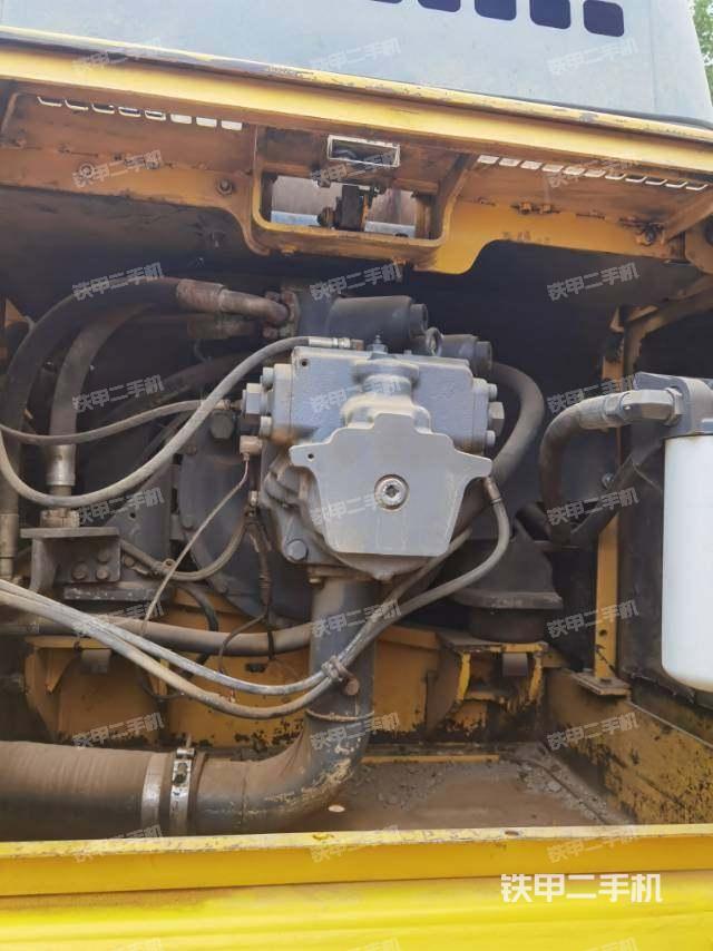 液壓泵艙室正面整體（整機(jī)外觀）