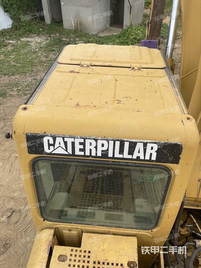 驾驶室顶部（整机外观）