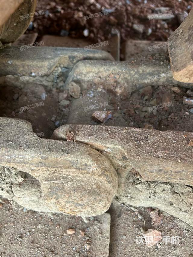 左托鏈輪和鏈筋(行走機(jī)構(gòu)) 左托鏈輪和鏈筋(行走機(jī)構(gòu))