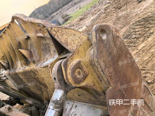 左引導(dǎo)輪(推土機(jī)底盤及工作裝置) 左引導(dǎo)輪(推土機(jī)底盤及工作裝置)