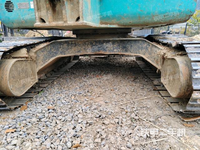 轉(zhuǎn)盤和下車架正前（工作和回轉(zhuǎn)裝置）