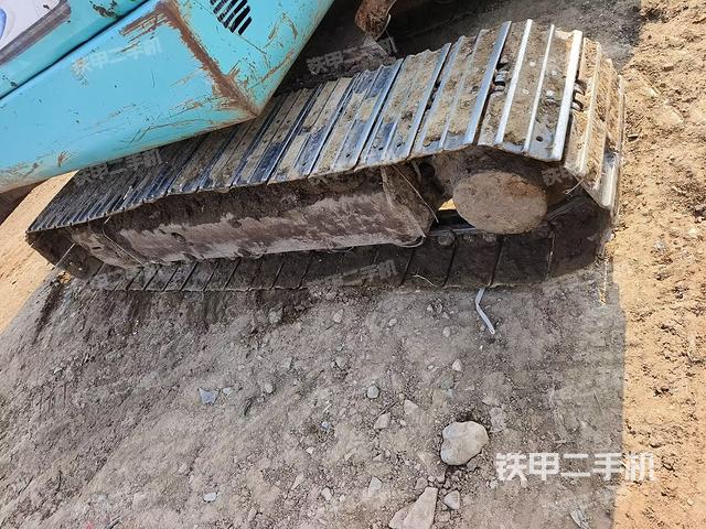 單側(cè)履帶整體(整機外觀) 單側(cè)履帶整體(整機外觀)