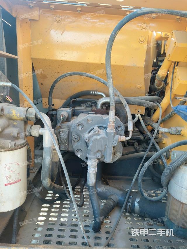 液壓泵艙室正面整體（整機(jī)外觀）