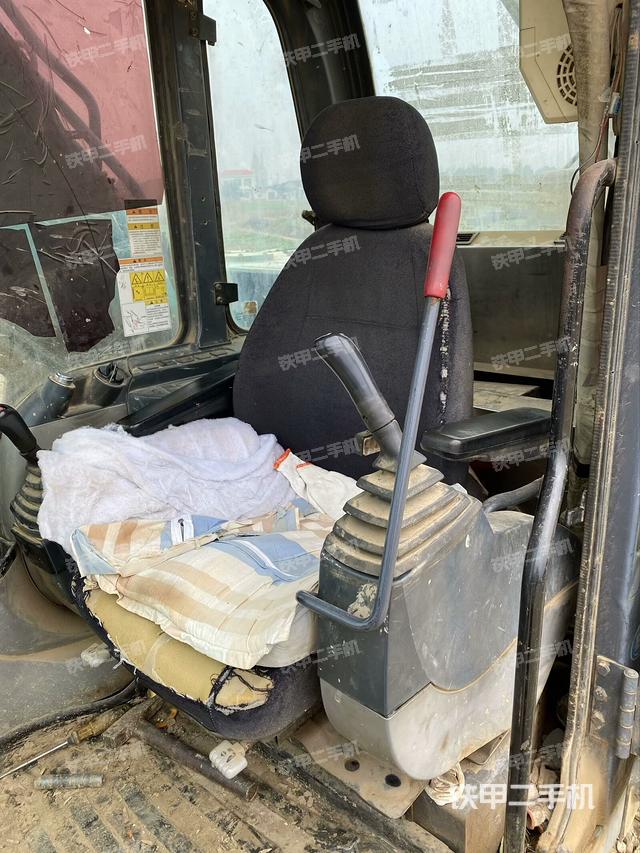 座椅左側(cè)控制臺(tái)/音響/含左手柄（駕駛室部分）