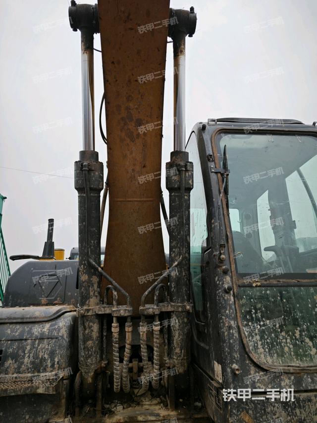 大臂油缸整體?豎拍（工作和回轉(zhuǎn)裝置）