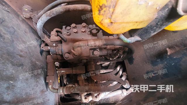 回转马达和主控阀（整机外观）