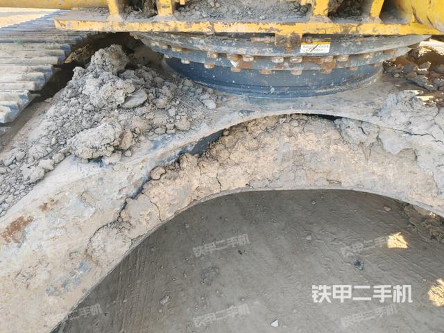 轉(zhuǎn)盤和下車架正前（工作和回轉(zhuǎn)裝置）