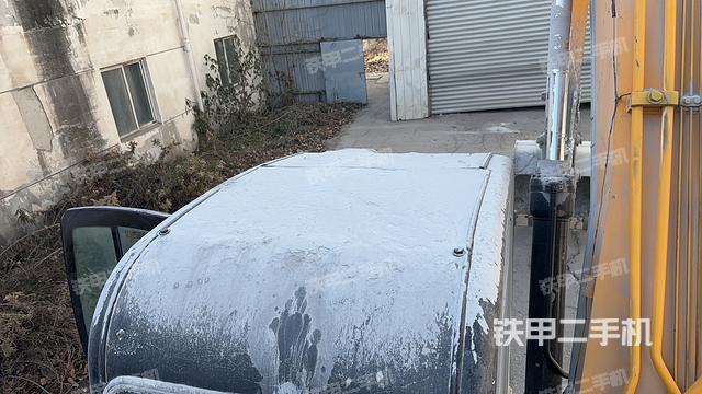 駕駛室頂部(整機(jī)外觀) 駕駛室頂部(整機(jī)外觀)