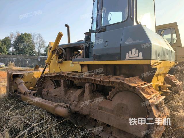 左后45°(推土機整車外觀) 左后45°(推土機整車外觀)