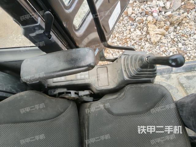 座椅左側(cè)控制臺/音響/含左手柄(駕駛室部分) 座椅左側(cè)控制臺/音響/含左手柄(駕駛室部分)