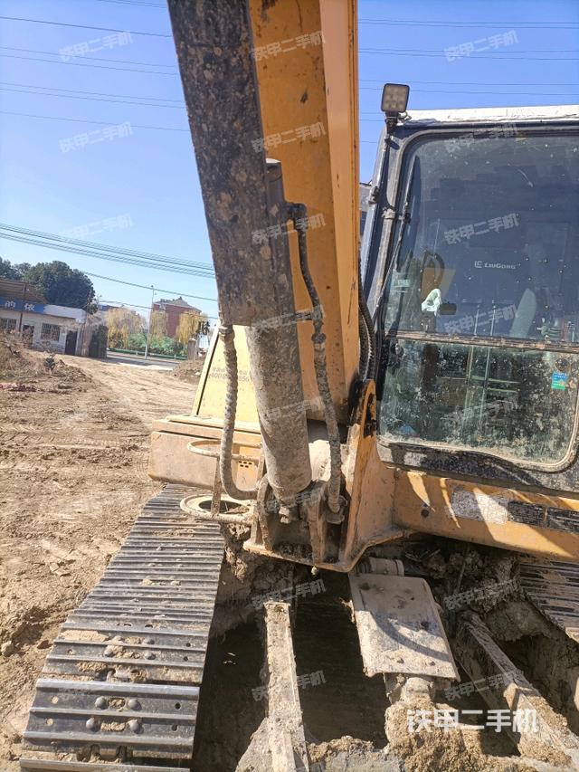 大臂根部?斜（工作和回轉(zhuǎn)裝置）