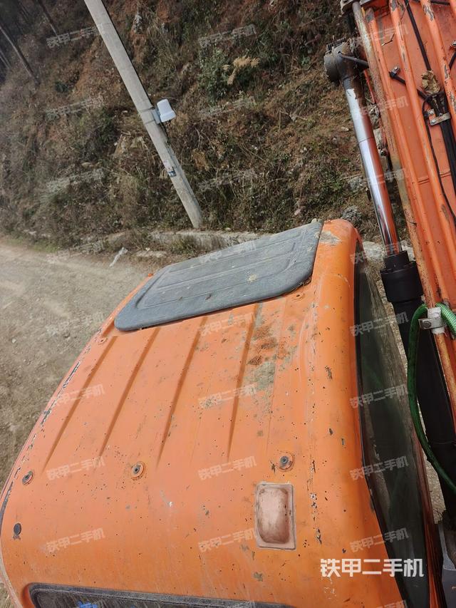 驾驶室顶部（整机外观）